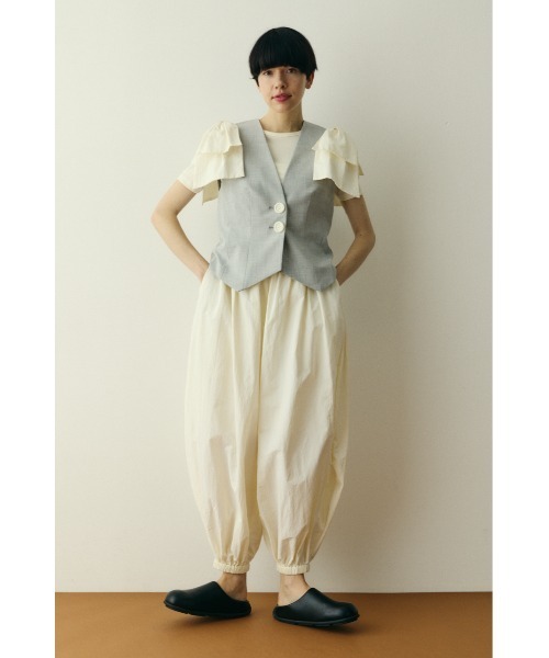 HeRIN.CYE（ヘリンドットサイ）の「Ribbon shoulder vest / リボンショルダーベスト（ベスト・レディース・ライトグレー/ブラック・FREE）」の4枚目の写真
