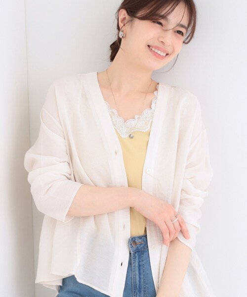 SHOO・LA・RUE(シューラルー)の「【洗濯機可/S-LL】お顔周りすっきり 大人のシアーシャツカーディガン(カーディガン/ボレロ・レディース・ダークブラウン/オフホワイト/ブラック・01/02/03/04)」の1枚目の写真