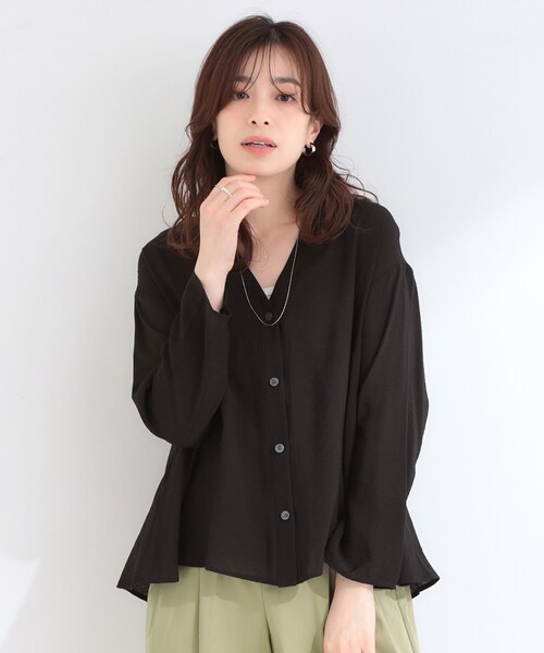 SHOO・LA・RUE(シューラルー)の「【洗濯機可/S-LL】お顔周りすっきり 大人のシアーシャツカーディガン(カーディガン/ボレロ・レディース・ダークブラウン/オフホワイト/ブラック・01/02/03/04)」の8枚目の写真