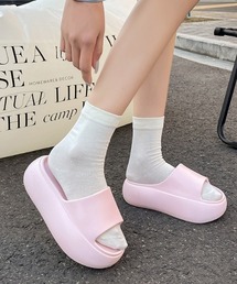 ぷっくりボリューム厚底サンダル