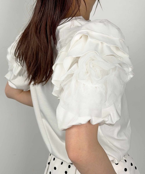 PICCIN PERLA(ピッチンペルラ)の「ローズティアードスリーブプルオーバー(Tシャツ/カットソー・レディース・オフホワイト/ブラック・M)」の7枚目の写真