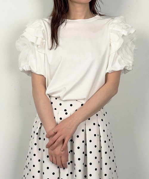 PICCIN PERLA(ピッチンペルラ)の「ローズティアードスリーブプルオーバー(Tシャツ/カットソー・レディース・オフホワイト/ブラック・M)」の6枚目の写真