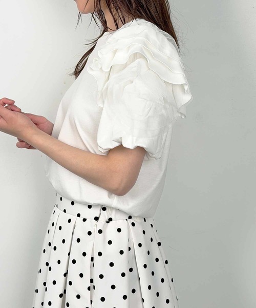 PICCIN PERLA(ピッチンペルラ)の「ローズティアードスリーブプルオーバー(Tシャツ/カットソー・レディース・オフホワイト/ブラック・M)」の5枚目の写真