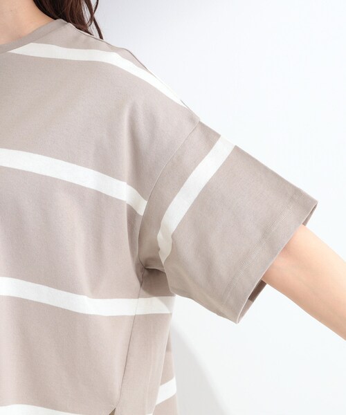 SHOO・LA・RUE(シューラルー)の「【ひんやり/S-LL】涼しげで爽やか 太ボーダー斜め切り替えTシャツ(Tシャツ/カットソー・レディース・ブラック系2/ブルー系その他4/ベージュ系2/スモーキーグリーン系3・04/03/02/01)」の6枚目の写真
