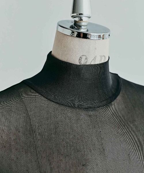 W:Huku(フーク)の「【新色追加】ストレッチ メッシュ ハイネック トップス / Sheer Stretch Mesh Mock Neck Top(Tシャツ/カットソー・レディース・ブルー系その他/クリーム・FREE)」の21枚目の写真