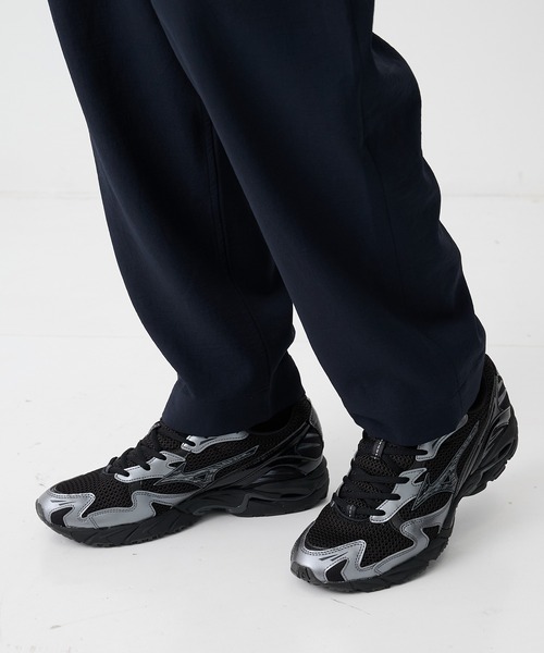 MIZUNO(ミズノ )の「【MIZUNO/ミズノ】WAVE RIDER 10(スニーカー・メンズ・シルバー/ブラック・29/28/27.5/26.5)」の2枚目の写真