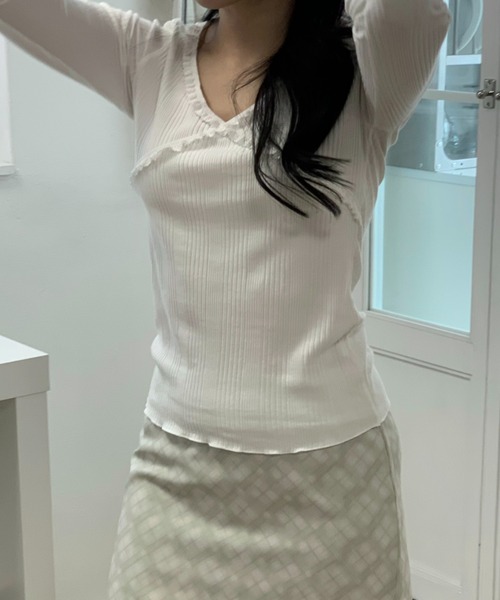 mineng(マイング)の「【クロスネック/フリル】ブレースレースTシャツ(Tシャツ/カットソー・レディース・グレー/アイボリー・FREE)」の6枚目の写真