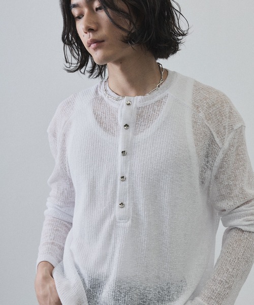 Shoowtime（ショウタイム）の「Sheer Henley Neck Long Sleeve T-Shirt / シアーヘンリーネックロングTシャツ（Tシャツ/カットソー・メンズ・ホワイト/ブラック/ライトブラウン・MEDIUM/LARGE/X-LARGE）」の2枚目の写真