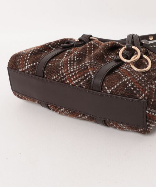 CHARLES & KEITH(チャールズ & キース)の「Britton ブリットン チェック トップハンドル トートバッグ(トートバッグ・レディース・マルチ・S)」の2枚目の写真