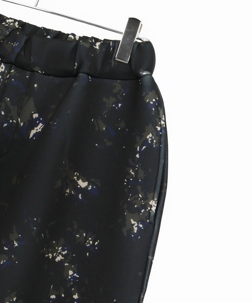 Jih Nunc(ジーヌンク)の「mp15257-総柄スプラッシュプリントワイドパンツ(JIH-R1214)(その他パンツ・メンズ・ブラウン/ブラック/ネイビー・L/M/S)」の5枚目の写真