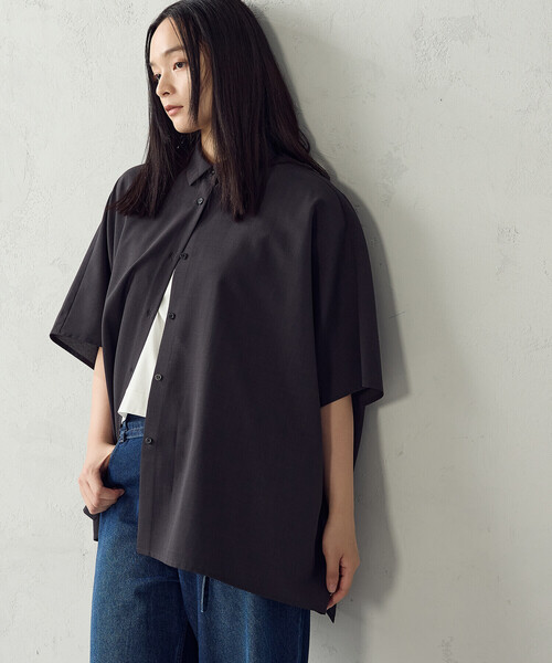 COMME CA ISM（コムサイズム）の「麻調ポリエステル オバーサイズシャツ（シャツ/ブラウス・レディース・サックスブルー/ベージュ/チャコール・FREE）」の2枚目の写真
