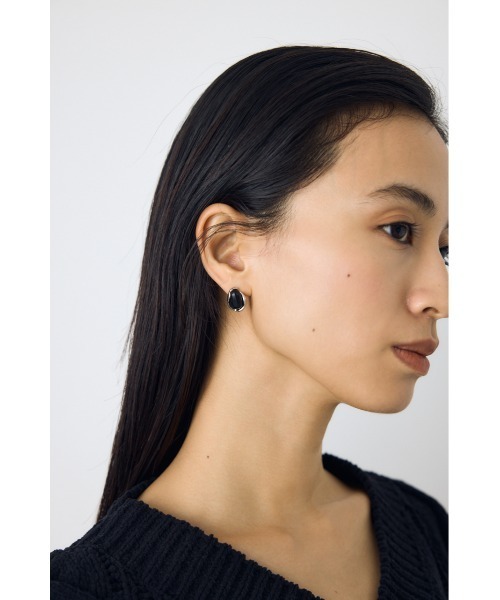 AZUL by moussy(アズールバイマウジー)の「ストーンピアス(ピアス(両耳用)・レディース・ブラック/クリア・FREE)」の4枚目の写真