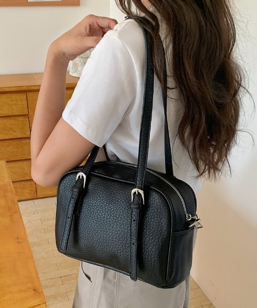 mebole(メボレ)の「square boston bag(ショルダーバッグ・レディース・ブラック/ホワイト/ブルー・FREE)」の1枚目の写真