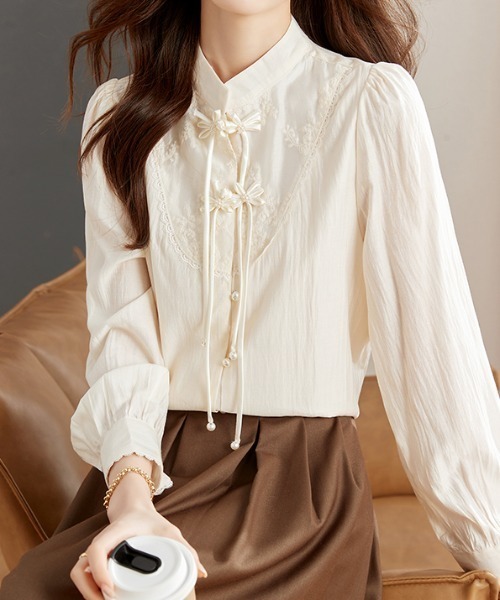 AMAJI(アマジ)の「チャイナカラー 長袖シャツ(シャツ/ブラウス・レディース・ベージュ・MEDIUM/SMALL/X-LARGE/LARGE)」の3枚目の写真
