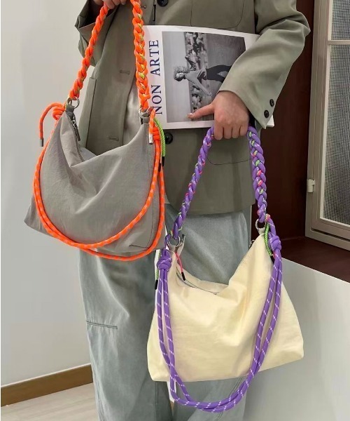 Lips（リップス）の「カラフルロープがアクセント！軽やかに持てるトレンドライクなショルダーバッグ（ショルダーバッグ・レディース・グレー/パープル/グリーン/ブラック/レッド/アイボリー・FREE）」の16枚目の写真