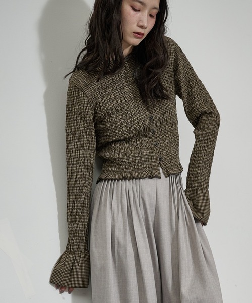 THE YOn(ザヨン)の「2WAYチェックシャーリングフリルブラウス(シャツ/ブラウス・レディース・グリーン/チャコールグレー/ブラウン・FREE)」の3枚目の写真
