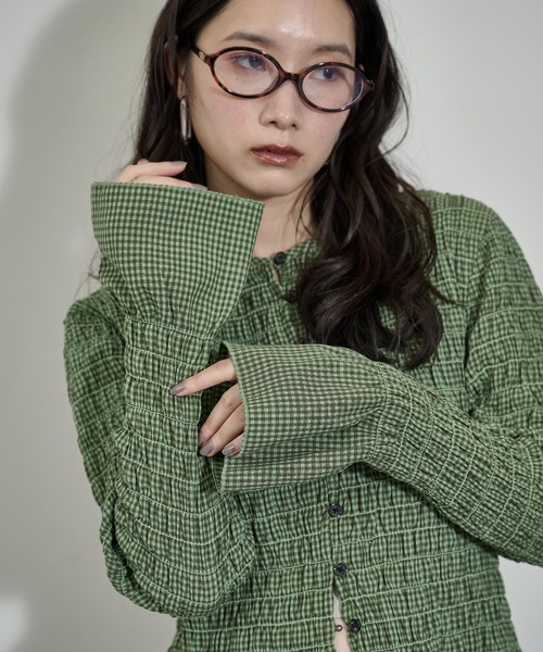THE YOn(ザヨン)の「2WAYチェックシャーリングフリルブラウス(シャツ/ブラウス・レディース・グリーン/チャコールグレー/ブラウン・FREE)」の4枚目の写真