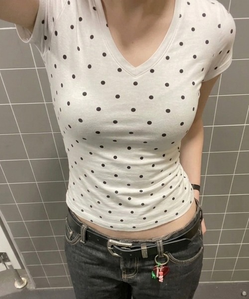 おしゃれスタ(オシャレスタ)の「ドット柄 Vネック Tシャツ(Tシャツ/カットソー・レディース・イエロー/ブラック/ホワイト/ミント・XL/L/S/M)」の2枚目の写真