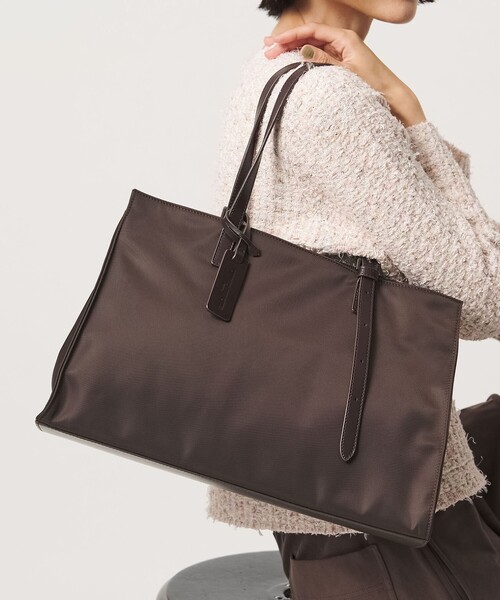 UNITED ARROWS(ユナイテッドアローズ)の「ナイロン スクエア トートバッグ(トートバッグ・レディース・ブラック/ダークブラウン・FREE)」の2枚目の写真
