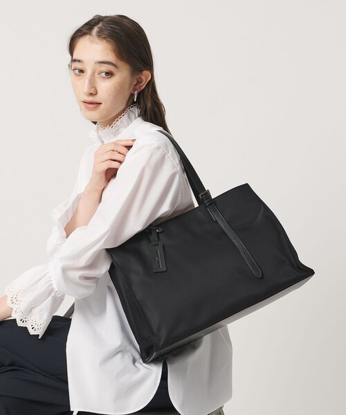 UNITED ARROWS(ユナイテッドアローズ)の「ナイロン スクエア トートバッグ(トートバッグ・レディース・ブラック/ダークブラウン・FREE)」の8枚目の写真