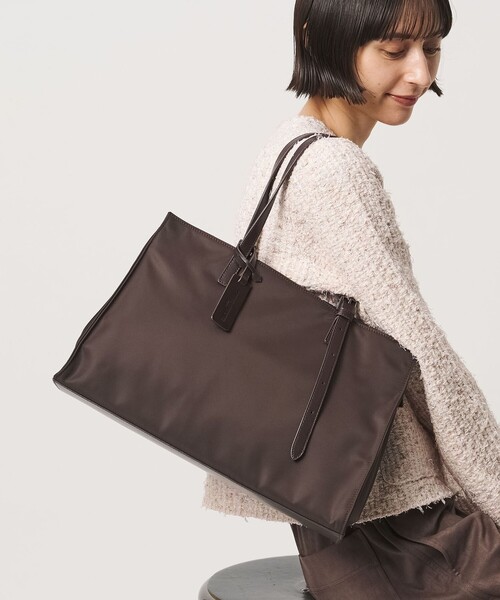 UNITED ARROWS(ユナイテッドアローズ)の「ナイロン スクエア トートバッグ(トートバッグ・レディース・ブラック/ダークブラウン・FREE)」の9枚目の写真