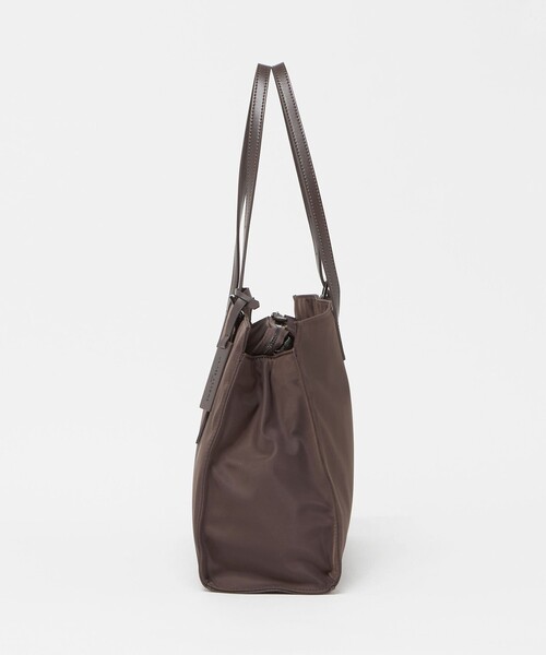 UNITED ARROWS(ユナイテッドアローズ)の「ナイロン スクエア トートバッグ(トートバッグ・レディース・ブラック/ダークブラウン・FREE)」の11枚目の写真