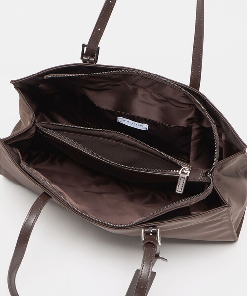 UNITED ARROWS(ユナイテッドアローズ)の「ナイロン スクエア トートバッグ(トートバッグ・レディース・ブラック/ダークブラウン・FREE)」の17枚目の写真
