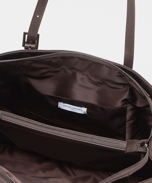 UNITED ARROWS(ユナイテッドアローズ)の「ナイロン スクエア トートバッグ(トートバッグ・レディース・ブラック/ダークブラウン・FREE)」の18枚目の写真