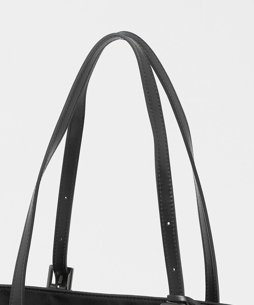 UNITED ARROWS(ユナイテッドアローズ)の「ナイロン スクエア トートバッグ(トートバッグ・レディース・ブラック/ダークブラウン・FREE)」の7枚目の写真