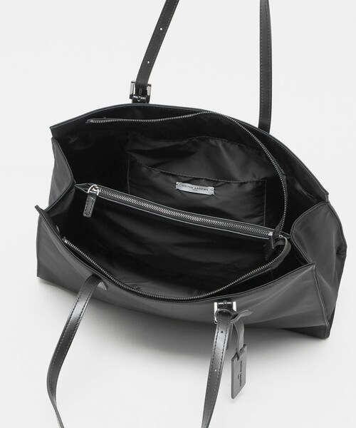 UNITED ARROWS(ユナイテッドアローズ)の「ナイロン スクエア トートバッグ(トートバッグ・レディース・ブラック/ダークブラウン・FREE)」の20枚目の写真