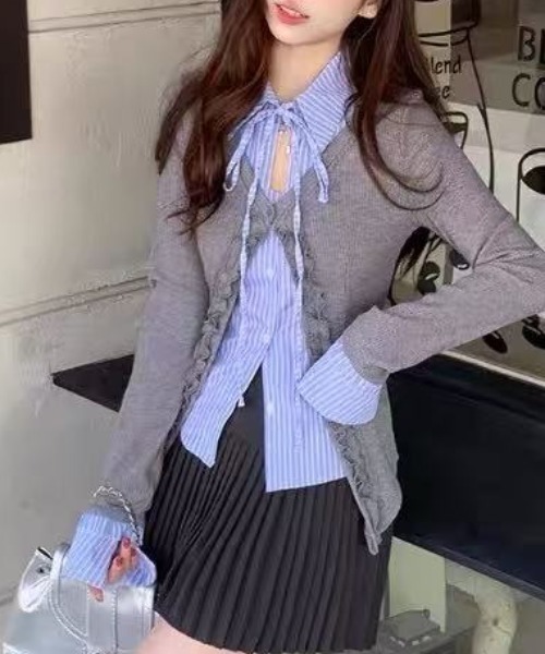 Achic(アシック)の「ストライプシャツレイヤード風フリルカーディガン(シャツ/ブラウス・レディース・グレー・M)」の21枚目の写真