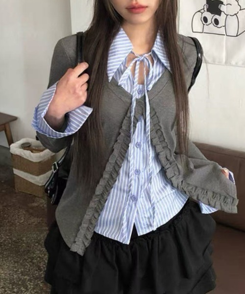 Achic(アシック)の「ストライプシャツレイヤード風フリルカーディガン(シャツ/ブラウス・レディース・グレー・M)」の4枚目の写真