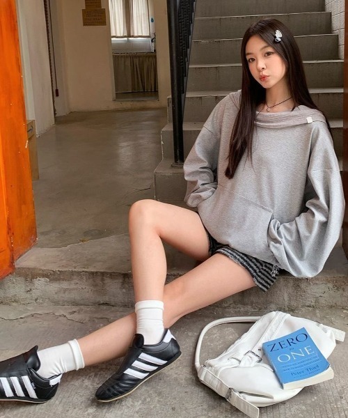 SHERU（シェル）の「【2WAY】オーバーサイズ リブ切替スウェット（スウェット・レディース・グレー・M）」の21枚目の写真