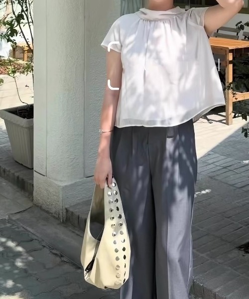 DIAVEL（ディアベル）の「【秋冬新作】2色展開ビッグスタッズワンショルダーホーボーバッグ（ショルダーバッグ・レディース・ブラック/ベージュ・F）」の15枚目の写真