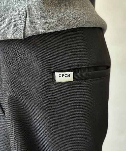 CPCM(シーピーシーエム)の「センタークリース加工スラックス(スラックス・メンズ・チャコールグレー/ブラウン/ブラック・MEDIUM/LARGE/SMALL)」の17枚目の写真