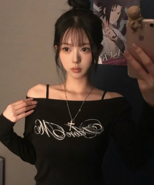 IZROOM(イズルーム)の「ADORE ME TWO-WAY ボートネック ロングスリーブ (ブラック)(Tシャツ/カットソー・レディース・その他・FREE)」の2枚目の写真