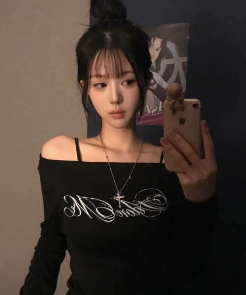 IZROOM(イズルーム)の「ADORE ME TWO-WAY ボートネック ロングスリーブ (ブラック)(Tシャツ/カットソー・レディース・その他・FREE)」の3枚目の写真