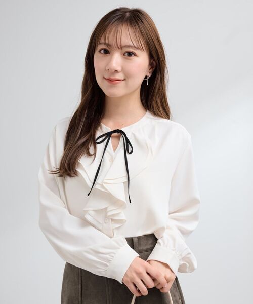 COHINA(コヒナ)の「とろみフリルブラウス 【低身長・小柄女性】(シャツ/ブラウス・レディース・アイボリー/ピンクベージュ・ONE SIZE)」の1枚目の写真