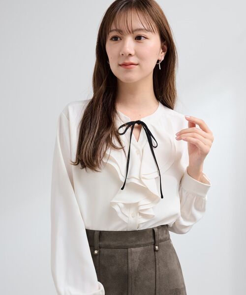 COHINA(コヒナ)の「とろみフリルブラウス 【低身長・小柄女性】(シャツ/ブラウス・レディース・アイボリー/ピンクベージュ・ONE SIZE)」の3枚目の写真