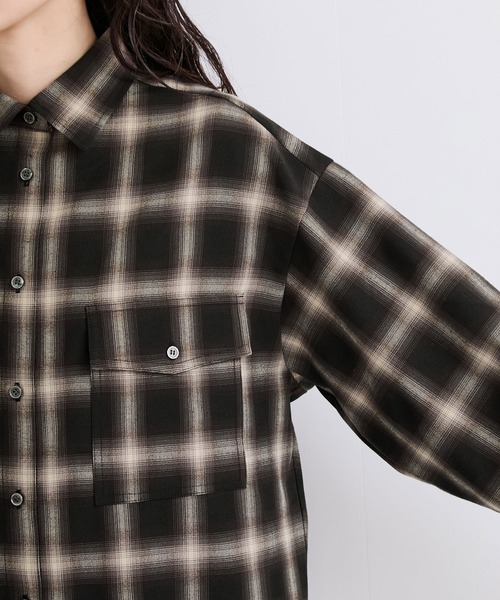 le cercle ADAM ET ROPE'(ルセルクルアダムエロペ)の「オンブレチェックシャツ(シャツ/ブラウス・レディース・ボルドー/ブラック系その他・FREE)」の15枚目の写真