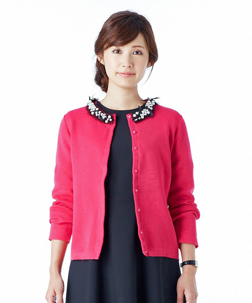 IEDIT（イディット）の「アクセいらずの華やかさ　ビジュー付きミラノリブカーディガン（カーディガン/ボレロ・レディース・グレー/ピンク/ブラック・MEDIUM/SMALL/XX-LARGE/LARGE/X-LARGE）」の11枚目の写真
