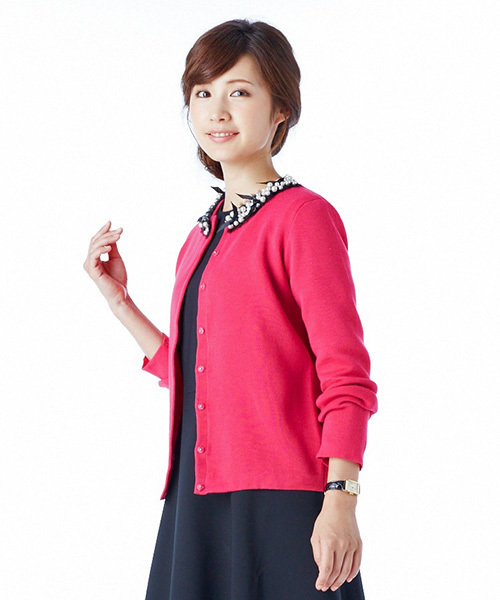 IEDIT（イディット）の「アクセいらずの華やかさ　ビジュー付きミラノリブカーディガン（カーディガン/ボレロ・レディース・グレー/ピンク/ブラック・MEDIUM/SMALL/XX-LARGE/LARGE/X-LARGE）」の13枚目の写真