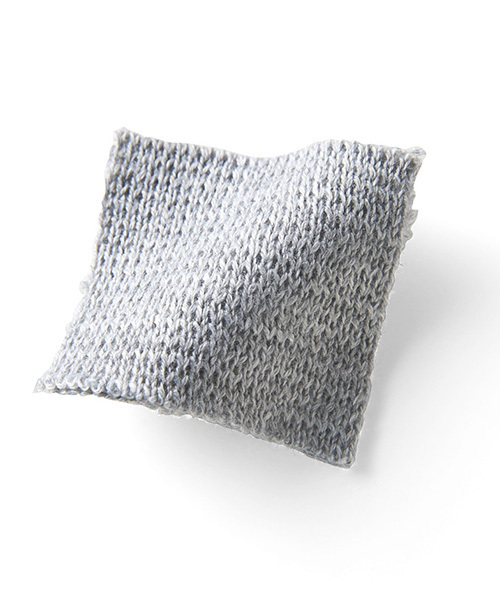 IEDIT（イディット）の「アクセいらずの華やかさ　ビジュー付きミラノリブカーディガン（カーディガン/ボレロ・レディース・グレー/ピンク/ブラック・MEDIUM/SMALL/XX-LARGE/LARGE/X-LARGE）」の5枚目の写真