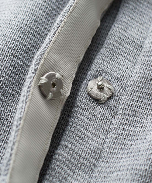 IEDIT（イディット）の「アクセいらずの華やかさ　ビジュー付きミラノリブカーディガン（カーディガン/ボレロ・レディース・グレー/ピンク/ブラック・MEDIUM/SMALL/XX-LARGE/LARGE/X-LARGE）」の7枚目の写真