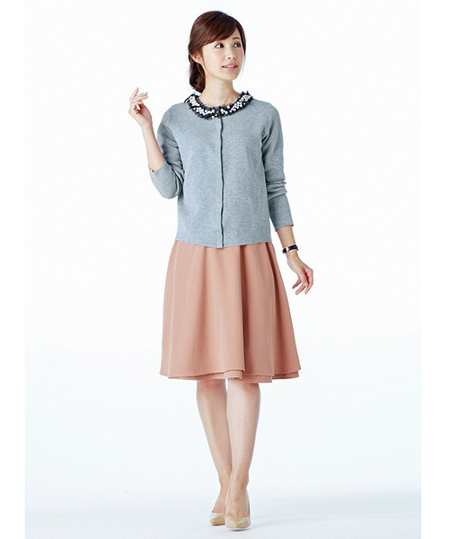 IEDIT（イディット）の「アクセいらずの華やかさ　ビジュー付きミラノリブカーディガン（カーディガン/ボレロ・レディース・グレー/ピンク/ブラック・MEDIUM/SMALL/XX-LARGE/LARGE/X-LARGE）」の21枚目の写真