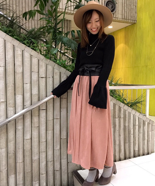 RAY CASSIN(レイカズン)の「フェイクスエードアシメプリーツガウチョ(その他パンツ・レディース・ネイビー/ピンク/ライトグレー・FREE)」の12枚目の写真