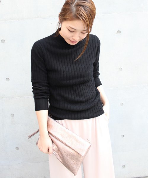 FIGARO Paris（フィガロパリ）の「アンゴラ Vネックプルオーバー