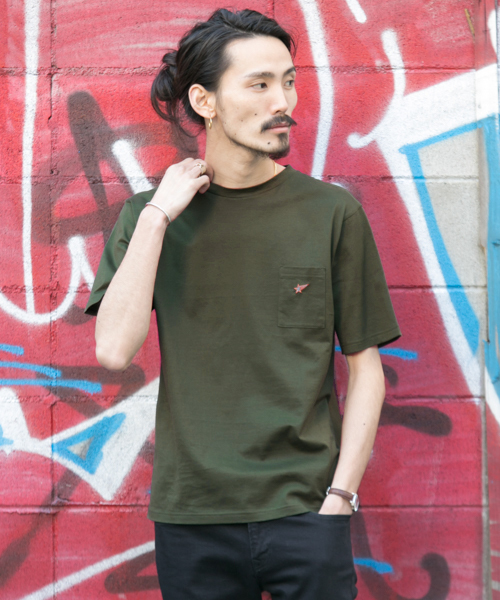 URBAN RESEARCH（アーバンリサーチ）の「UR ONE STAR T-SHIRTS（Tシャツ/カットソー・メンズ・カーキ/ブラック/ネイビー/キャメル/チャコールグレー/ホワイト・SMALL/MEDIUM/LARGE）」の5枚目の写真