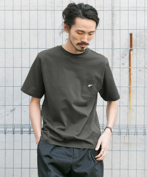 URBAN RESEARCH（アーバンリサーチ）の「UR ONE STAR T-SHIRTS（Tシャツ/カットソー・メンズ・カーキ/ブラック/ネイビー/キャメル/チャコールグレー/ホワイト・SMALL/MEDIUM/LARGE）」の4枚目の写真