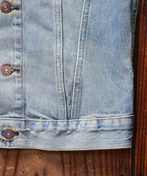 LEVI'S VINTAGE CLOTHING（リーバイスビンテージクロージング）の「LEVI'S(R) VINTAGE CLOTHING 1967 デニムジャケット ライトインディゴブルー TYPE III JACKET DUST（デニムジャケット・メンズ・ライトインディゴブルー・MEDIUM/SMALL/LARGE）」の14枚目の写真
